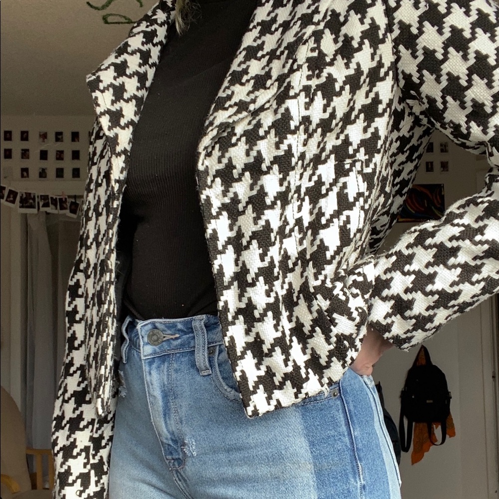 black and white patterned half length blazer